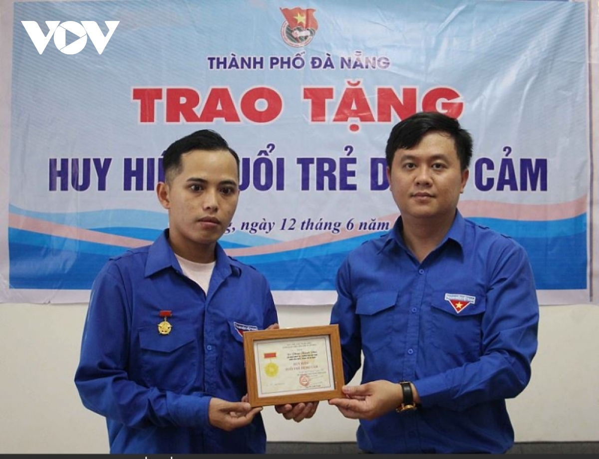 Đà Nẵng trao Huy hiệu “Tuổi trẻ dũng cảm” cho thanh niên cứu người